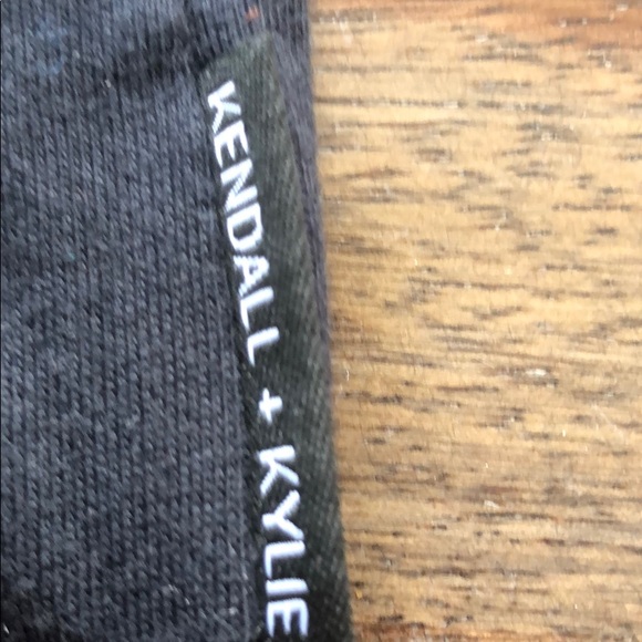 💕KENDALL+KYLIE - NWT Crewneck T-Shirt (M) - Picture 3 of 6